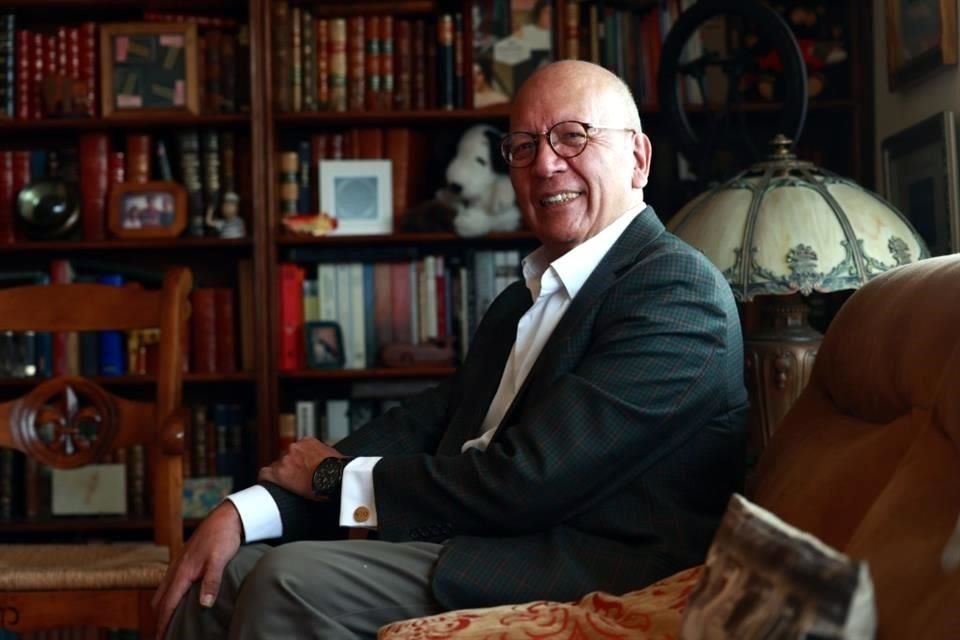 Lo scrittore Vicente Quirarte si è aggiudicato il Premio Nazionale delle Arti nella categoria Linguistica e Letteratura.