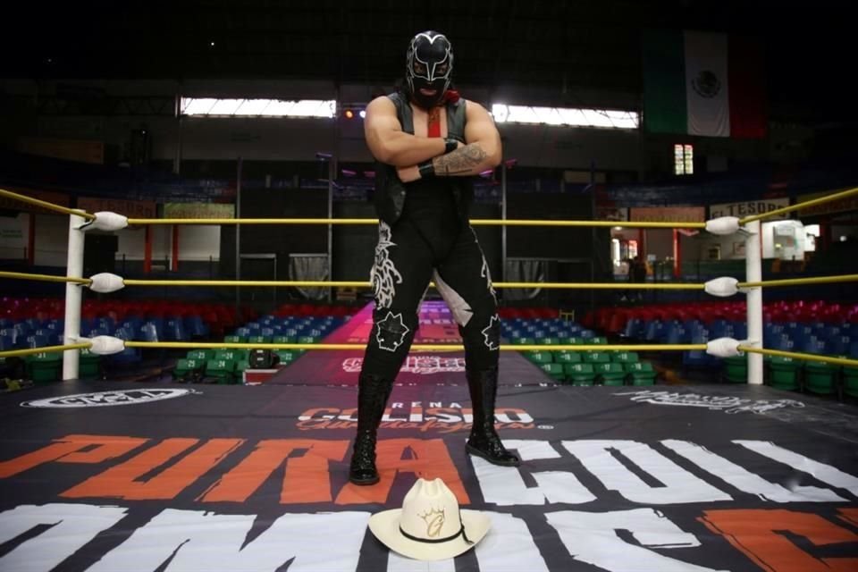 El Gallero admite estar emocionado y nervioso por lo que representa arriesgar su identidad.
