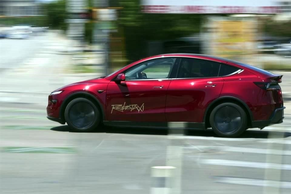 El domingo, Tesla estrenó su servicio de robotaxis en Austin, Texas.