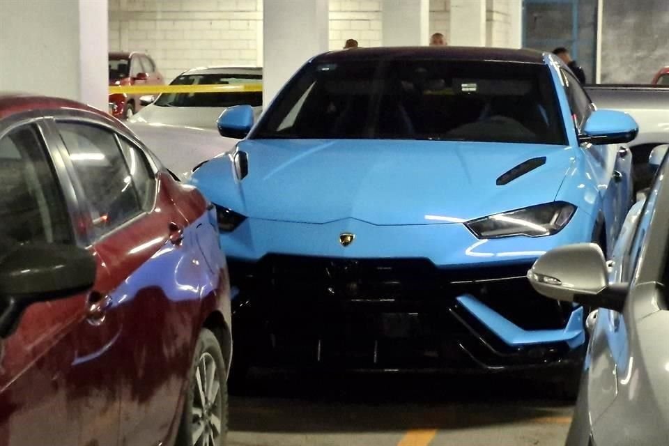 La camioneta Lamborghini Urus está valuada en unos 6 millones de pesos.