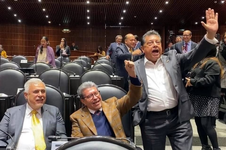 Morenistas y aliados comenzaron a entonar Las Mañanitas previo a debate sobre Guardia Nacional.