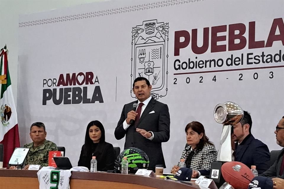 En rueda de prensa, el Gobernador de Puebla, Alejandro Armenta, junto con Olga Méndez Juárez, anunció oficialmente que Puebla será la sede principal de la Gala de la Guía México Gastronómico 2026.