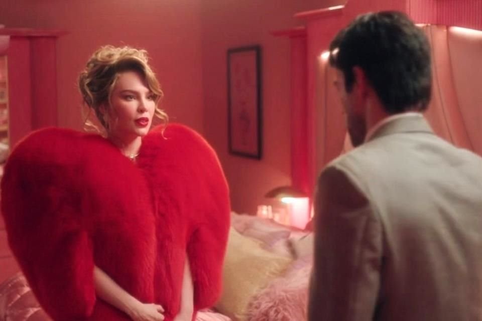 En 2020, Belinda trabajó con Gou Producciones en el musical 'Hoy No Me Puedo Levantar', que protagonizó junto a Yahir.