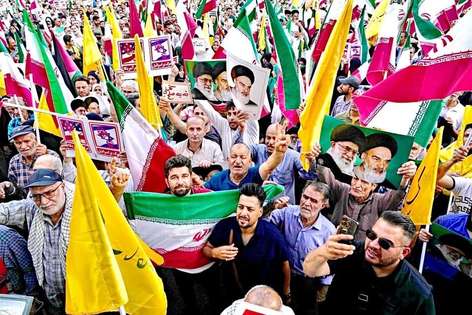 Manifestações em apoio ao regime iraniano ocorreram nas ruas de Teerã pelo terceiro dia consecutivo.