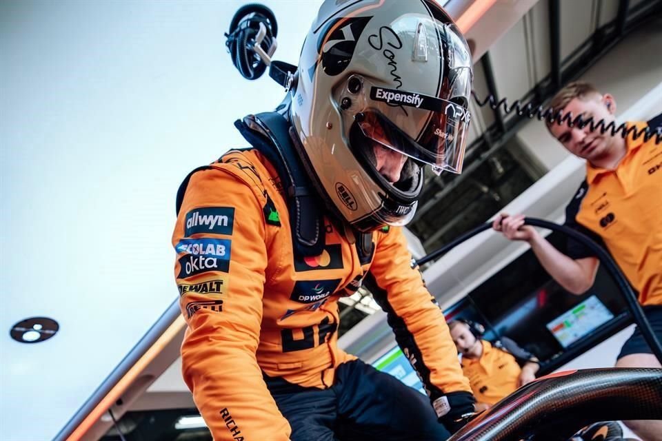 El actor se emocionó manejando el McLaren.
