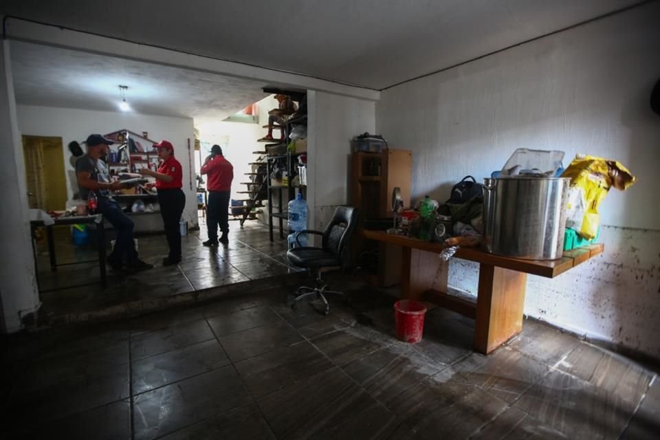 Elementos de Protección Civil visitaron a las familias afectadas.
