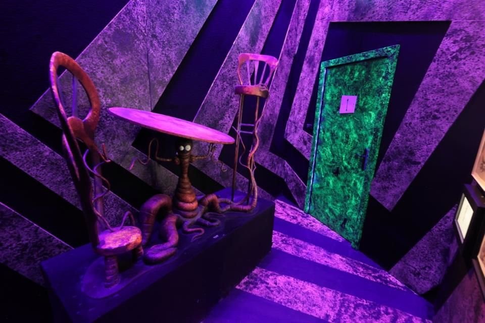 Hay muchos decorados iguales a los sets de sus películas.
