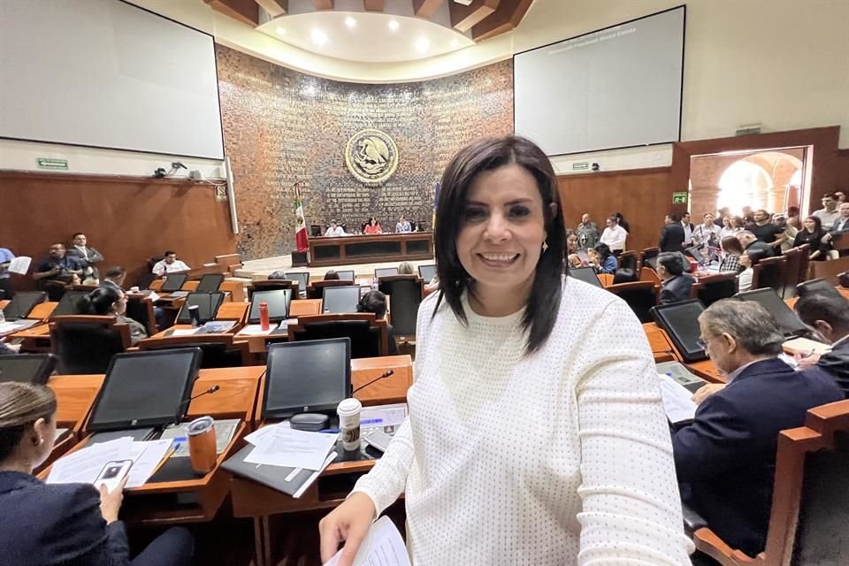 Aprueba Congreso local una reforma propuesta por la emecista Adriana Medina, que establece observar la paridad de género al realizar contrataciones para puestos de primer nivel.