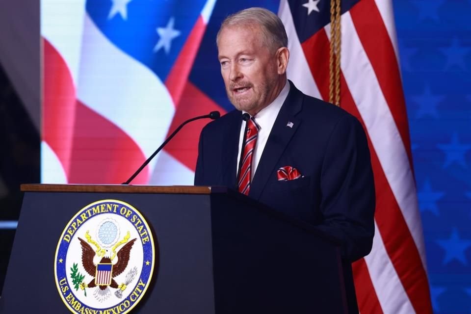 Al dar primer discurso en México, Embajador de EU Ronald Johnson aseguró que frontera de su país está cerrada para toda actividad ilegal.