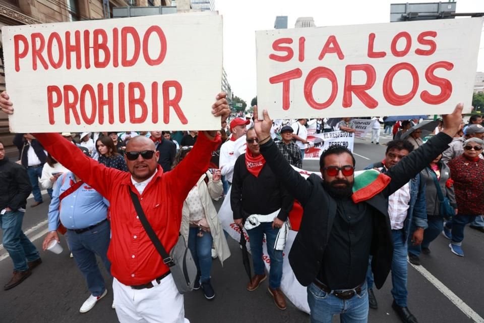 Aficionados taurinos protestaron en inmediaciones de Donceles.