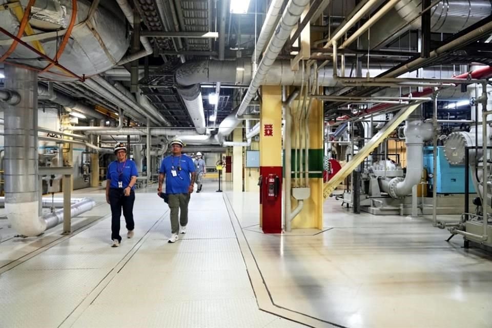 La cantidad de procesamiento de datos que hay detrás de la IA requiere un rápido aumento del suministro de energía que está poniendo a prueba a los servicios públicos.