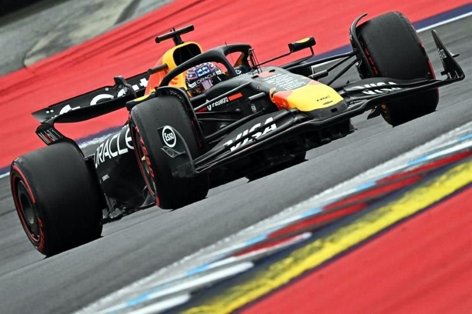 Verstappen no quiere ceder el triunfo en la casa de Red Bull.