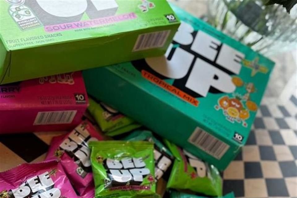 La ex Spice Girl mostró una foto de varios paquetes de BeeUp, un refrigerio energético de frutas endulzado con miel natural.