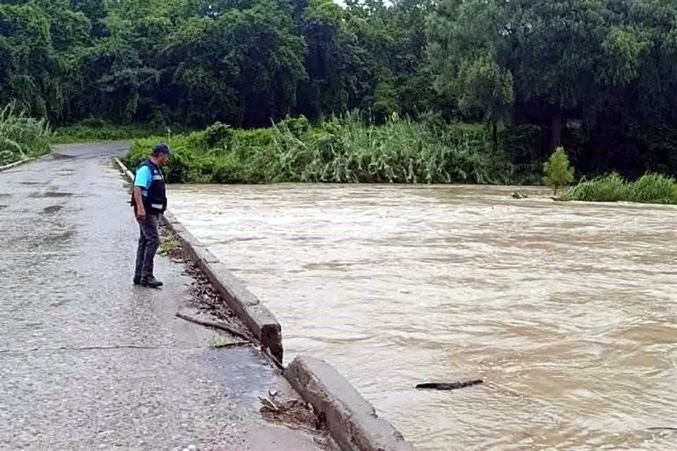 La cresta de las lluvias recientes ya ha pasado, pero los escurrimientos que continúan su curso representan un riesgo importante para miles de familias en el sur de Tamaulipas.