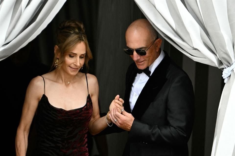 Lisa Bezos y Mark Bezos no faltaron a la boda del fundador de Amazon.
