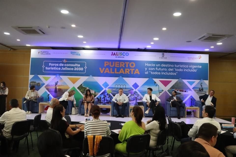 El Foro de Consulta Turística Jalisco 2030 llegó a Puerto Vallarta; proyectan replantear el modelo turístico.