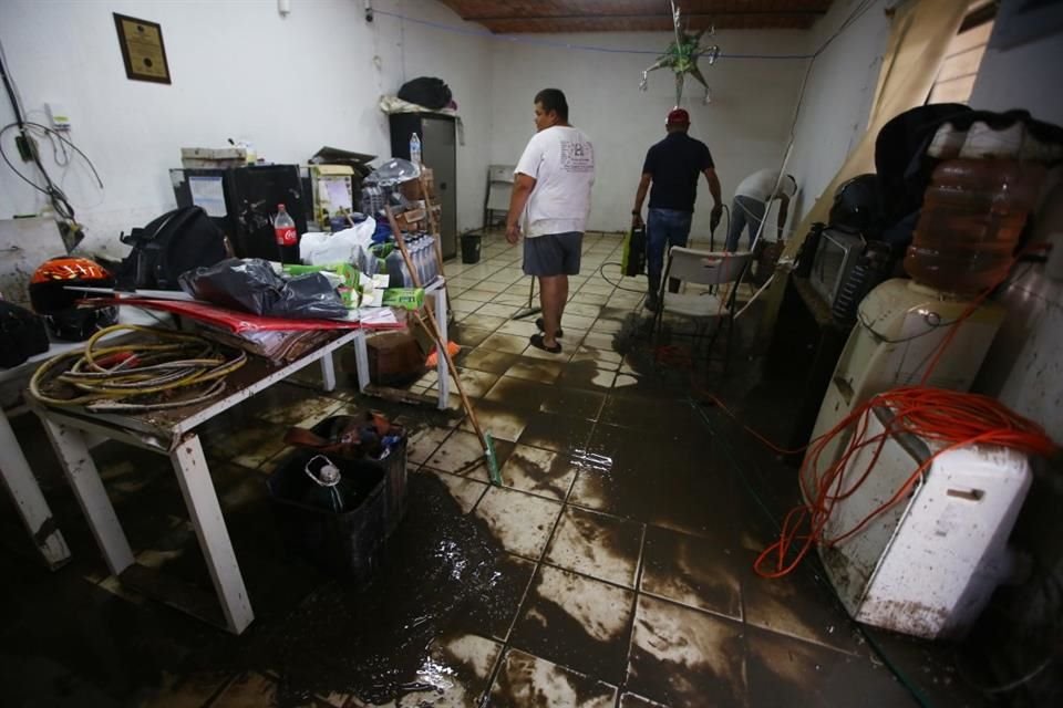 Nonostante l'inondazione si sia verificata martedì, i lavori di bonifica sono ancora in corso.