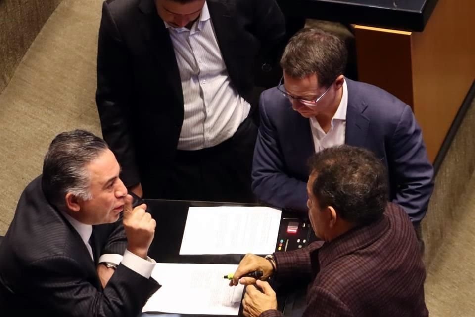 Ricardo Anaya entregó al vicecoordinador de Morena, Ignacio Mier, un documento con el que le informó que si se atendían dos propuestas, apoyaría en lo general la reforma de telecomunicaciones.