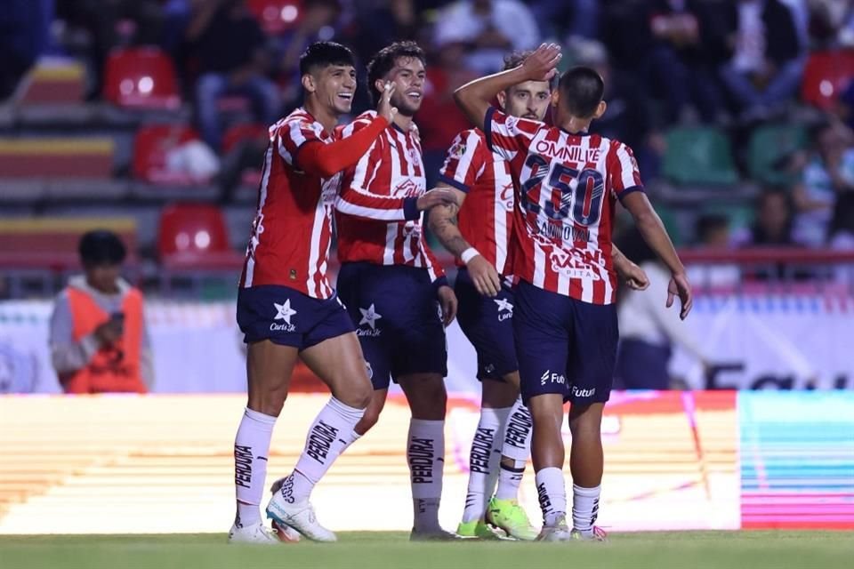 Las Chivas le remontaron 3-1 al Santos en su debut en la Copa Bienestar Zacatecas 2025.