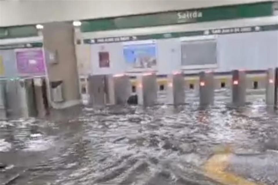 Así lucía la Estación San Juan de Dios Línea 2, de acuerdo con un video que circuló en redes.