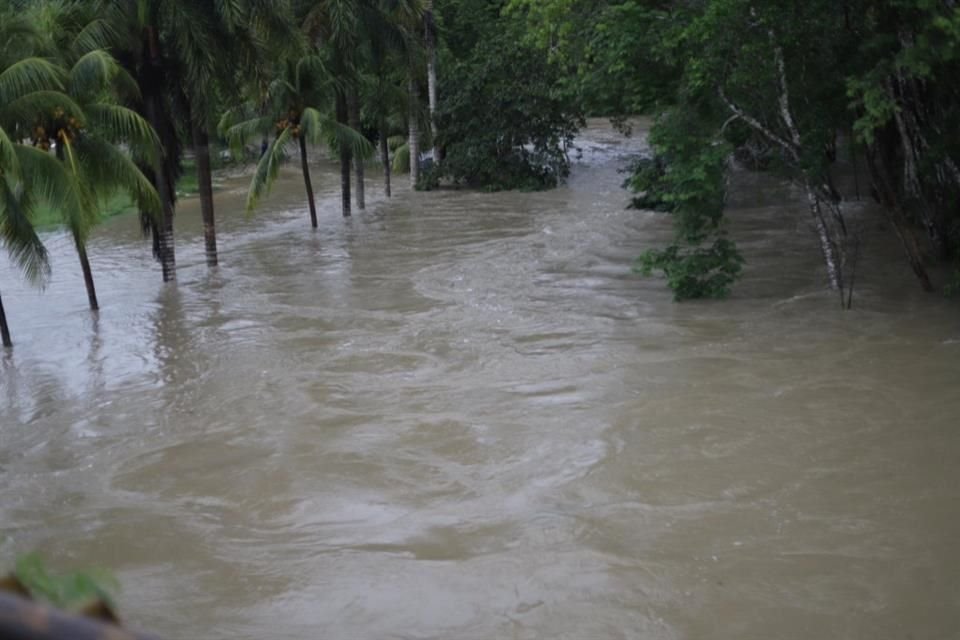 Las afectaciones igual se registran en Bacalar.