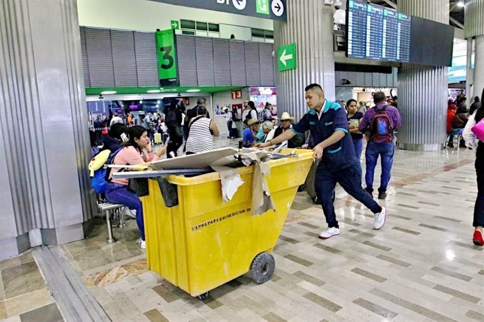 Desde noviembre de 2024, trabajadores han denunciado que laboran sin IMSS, ni prestaciones.