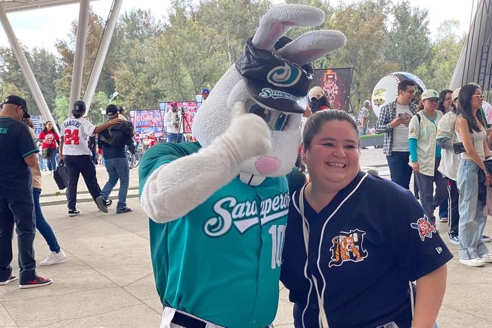 Con más de 30 años como mascota de los Saraperos de Saltillo, el buen Kike Conejo quiere seguir haciendo felices a las familias por muchos años más.