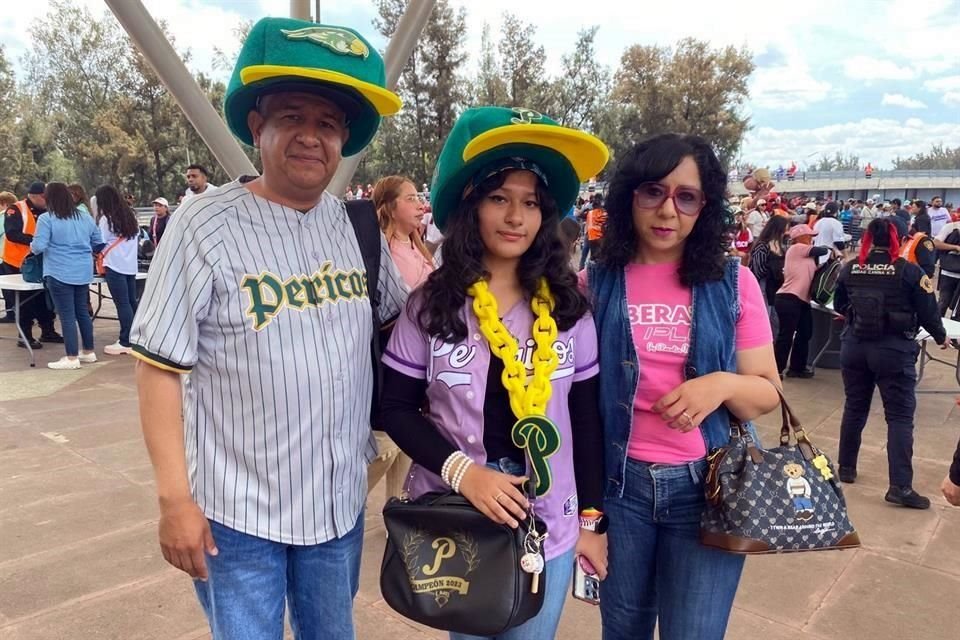 Los aficionados disfrutan de la fiesta de la LMB.