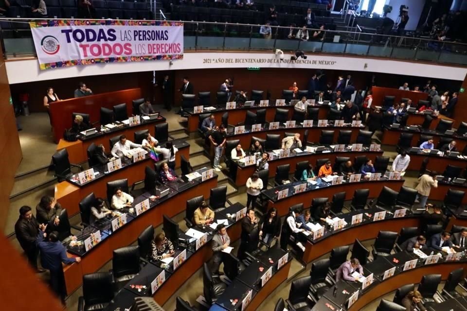 El dictamen indica que será el titular del ejecutivo quien proponga a los cinco comisionados integrantes del nuevo organismo antimonopólico.