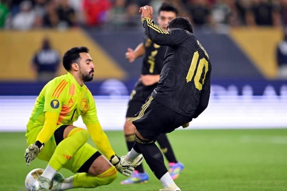 México batalló en el primer tiempo, pero resolvió en el segundo.