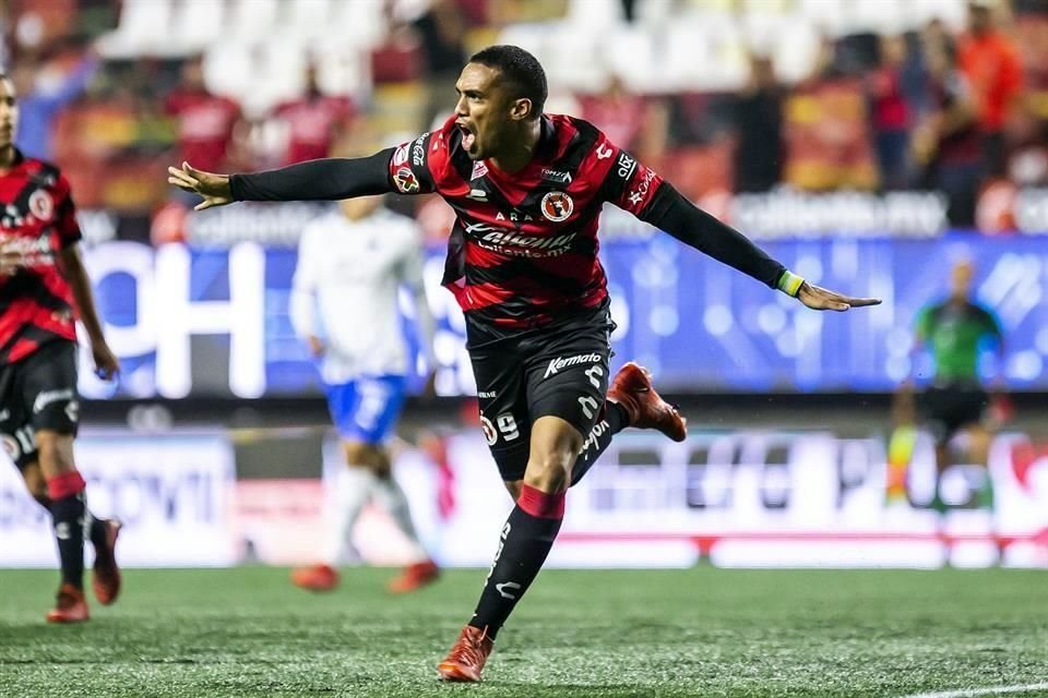 Los Xolos rescataron el empate, que tiene sabor a gloria para ellos; Rayados se salvó de no haber perdido.
