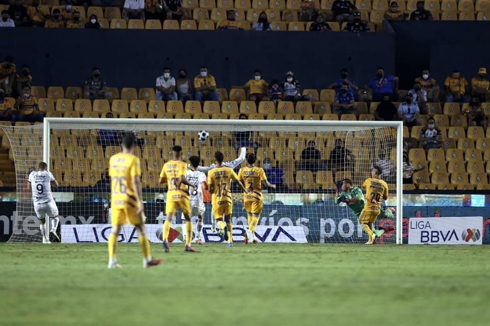 Con este gol de Diego Barbosa al 52', Tigres perdió su ventaja de 1-0.