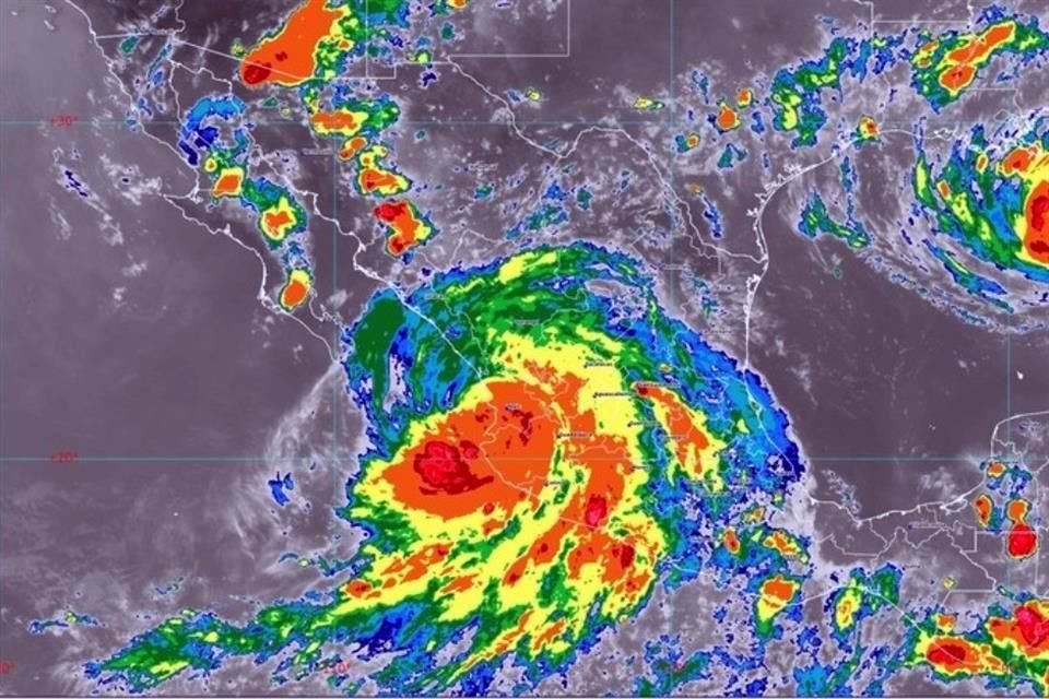 El centro del huracán Nora tocó tierras jaliscienses a las 19:30 horas de ayer, en la inmediaciones de Tomatlán, informó el Servicio Meteorológico Nacional.