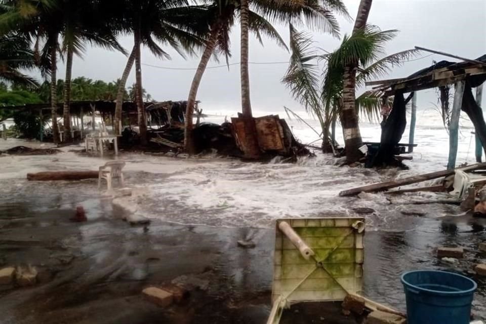 Colima fue uno de los estados con más afectaciones con inundaciones y destrozos en en Playa Pascuales.