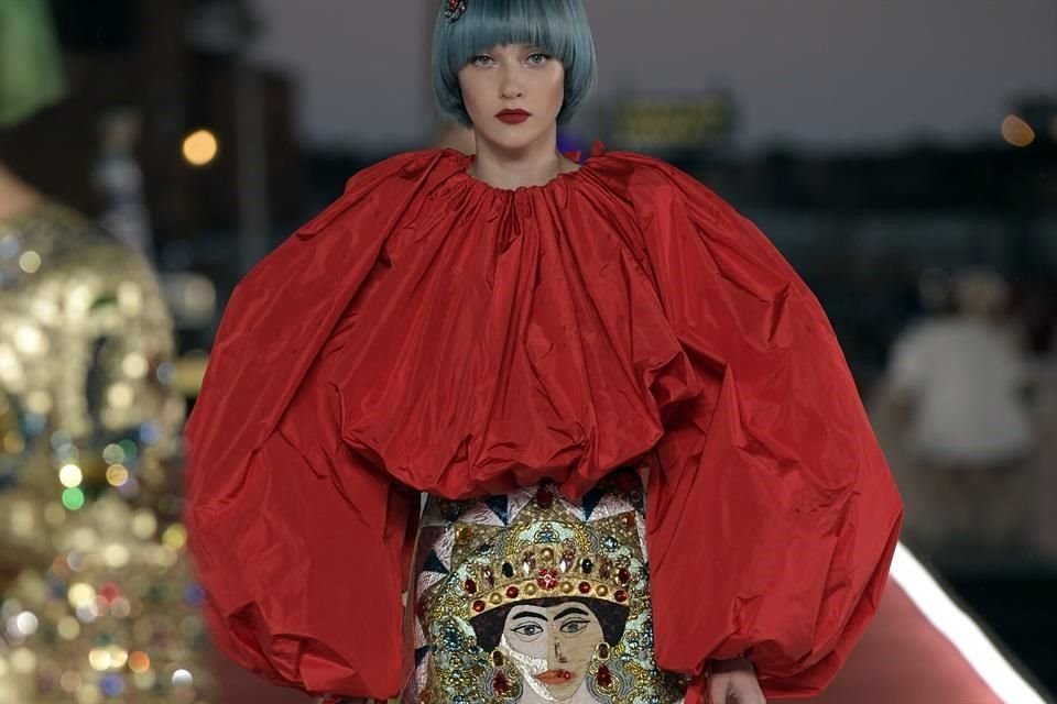 El centro de Venecia fue el marco del desfile de Alta Moda de Dolce&Gabbana, como un homenaje a la ciudad suspendida en el agua.