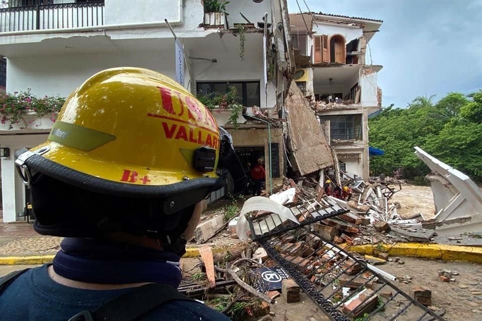 Los ríos Cuale y Pitillal se desbordaron tras el paso de 'Nora' por Puerto Vallarta.