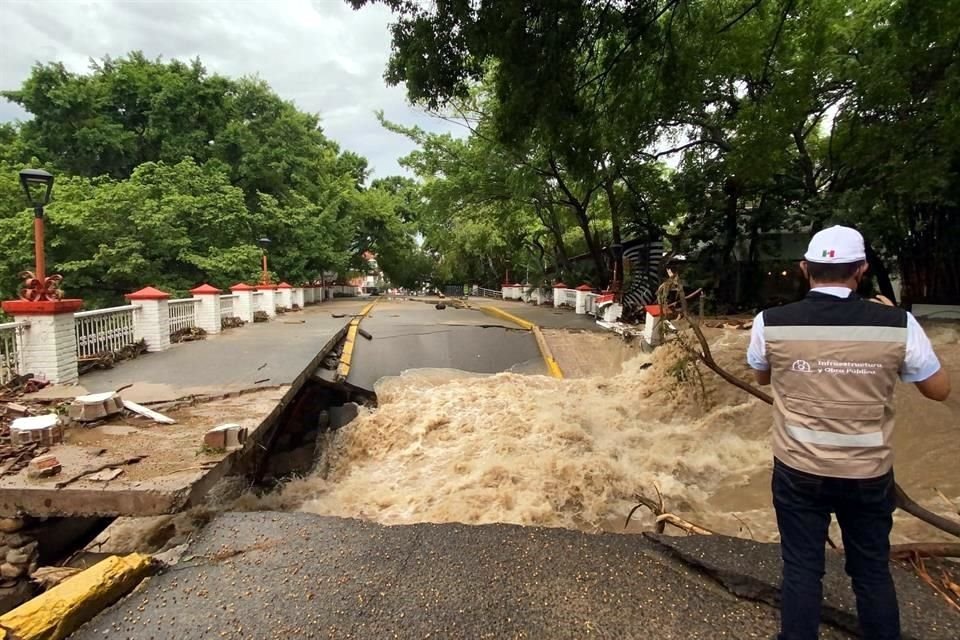 La SIOP informó que trabaja en la ingeniería y el diseño del puente que cruza el Río Cuale para sustituir su infraestructura.