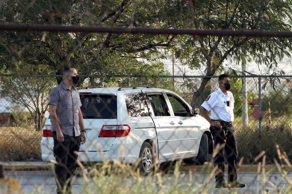 El sábado, hombres abordo de una motocicleta disparó contra la camioneta en la que viajaba Chaires y su familia.