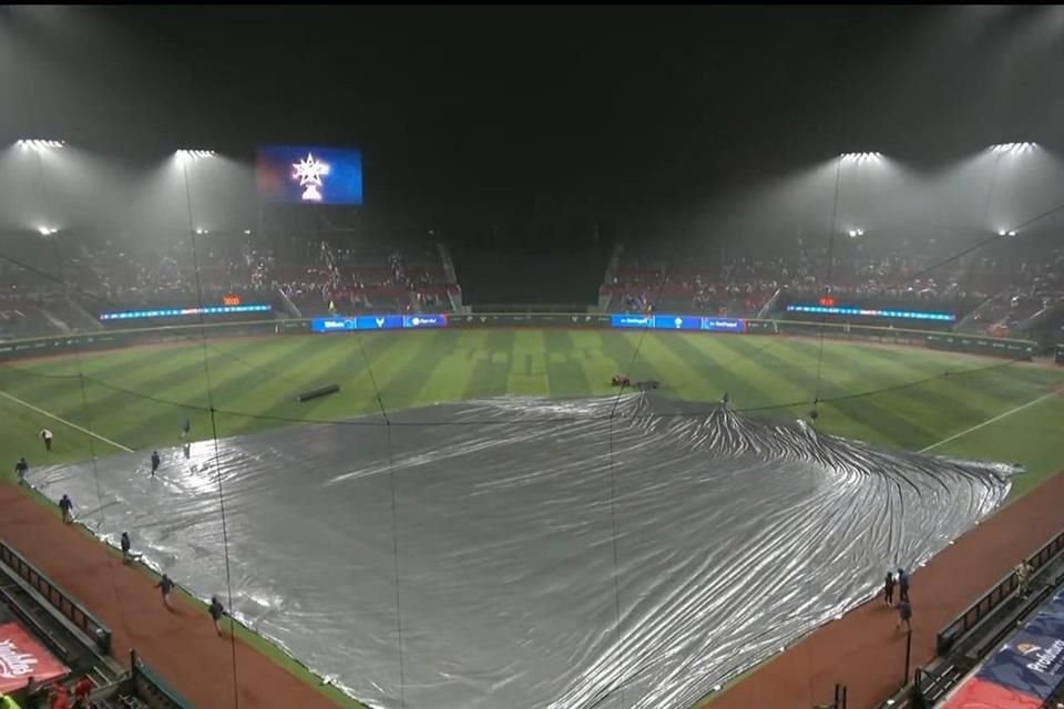 Debido a la fuerte tormenta en el oriente de la CDMX, el Juego de Estrellas de la LMB, en el Estadio AHH fue temporalmente suspendido.