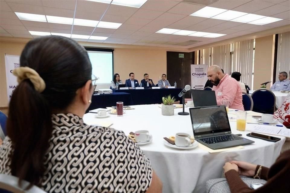 La Secretaría de la Hacienda Pública desarrolló una mesa de trabajo en Chapala.