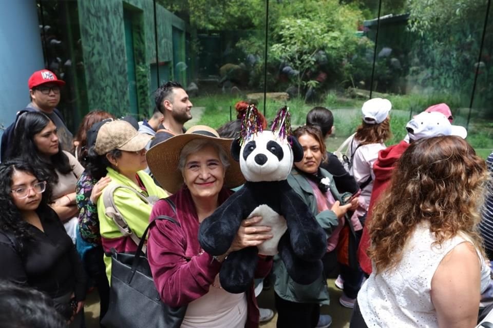 Cientos de visitantes acudieron a ver a 'Xin xin'.