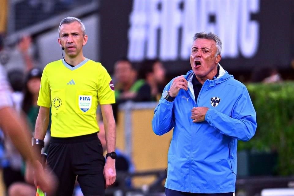 El entrenador señaló que jugadores como Sergio Canales ya han estado en escenarios 'muy grandes'.
