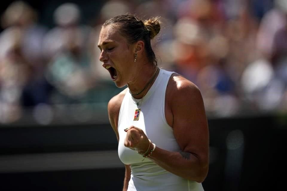 Aryna Sabalenka no tuvo ningún problema para meterse a la segunda ronda de Wimbledon en su regreso al Grand Slam sobre césped.