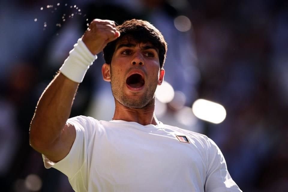 Carlos Alcaraz tuvo que sufrir más de la cuenta para avanzar a la segunda ronda de Wimbledon.