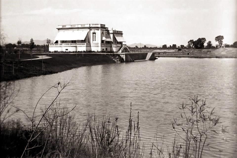 Casa del Lago, Meksika'nın ilk otomobil kulübü olan Meksika Otomobil Kulübü'nün merkeziydi.