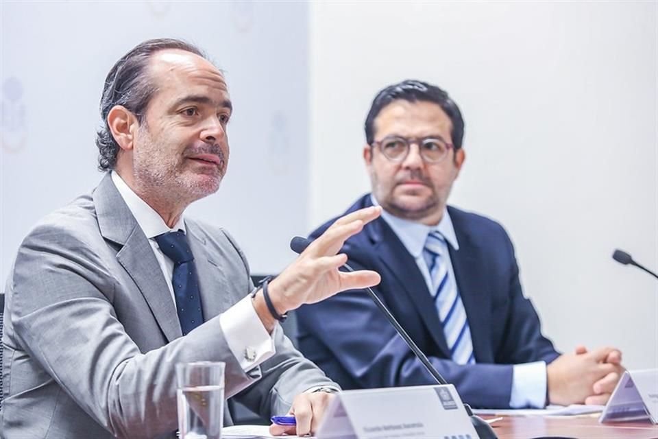 'La idea es vincular a los empresarios audaces, arriesgados y comprometidos con la sociedad para que generen empleo dentro de los centros penitenciarios', señaló Barbosa.