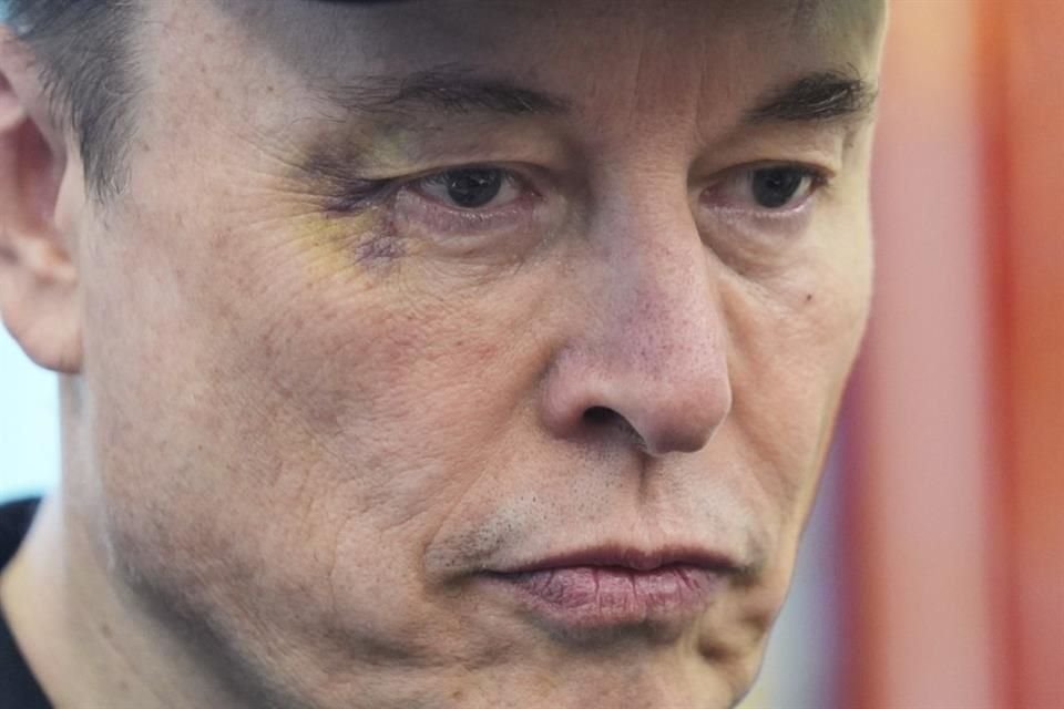Elon Musk asiste a una conferencia de prensa con el Presidente Donald Trump en el Despacho Oval de la Casa Blanca, el 30 de mayo de 2025, en Washington.