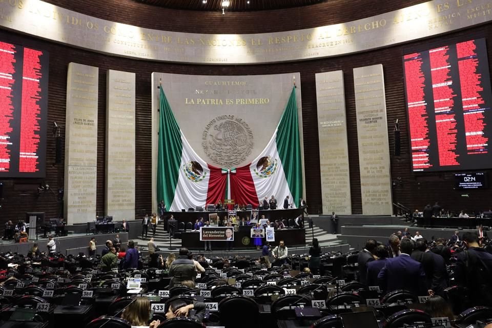Las modificaciones a la Ley en Materia de Desaparición Forzada de Personas y a la Ley General de Población, establecen que la CURP se integrará obligatoriamente de huellas dactilares y fotografía.