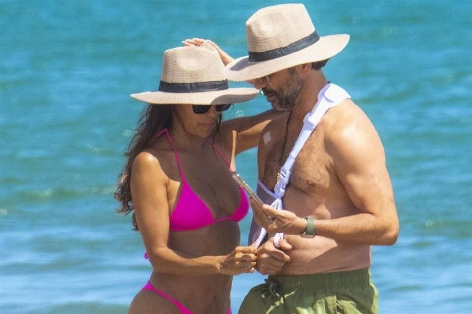 Eva Longoria fue vista en Marbella acompañada de su esposo, José Bastón.