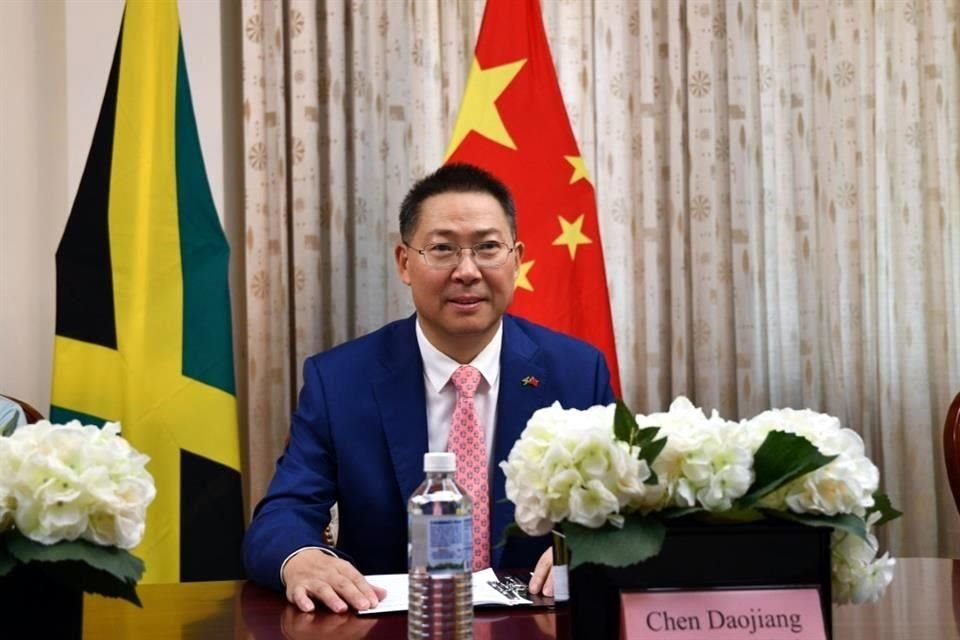 El nuevo Embajador de China en México se desemeñaba antes de su llegada al país como representante en Jamaica.